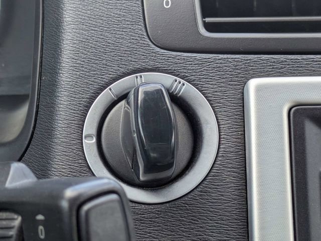 Used 2013 Volvo C70 T5 image 25