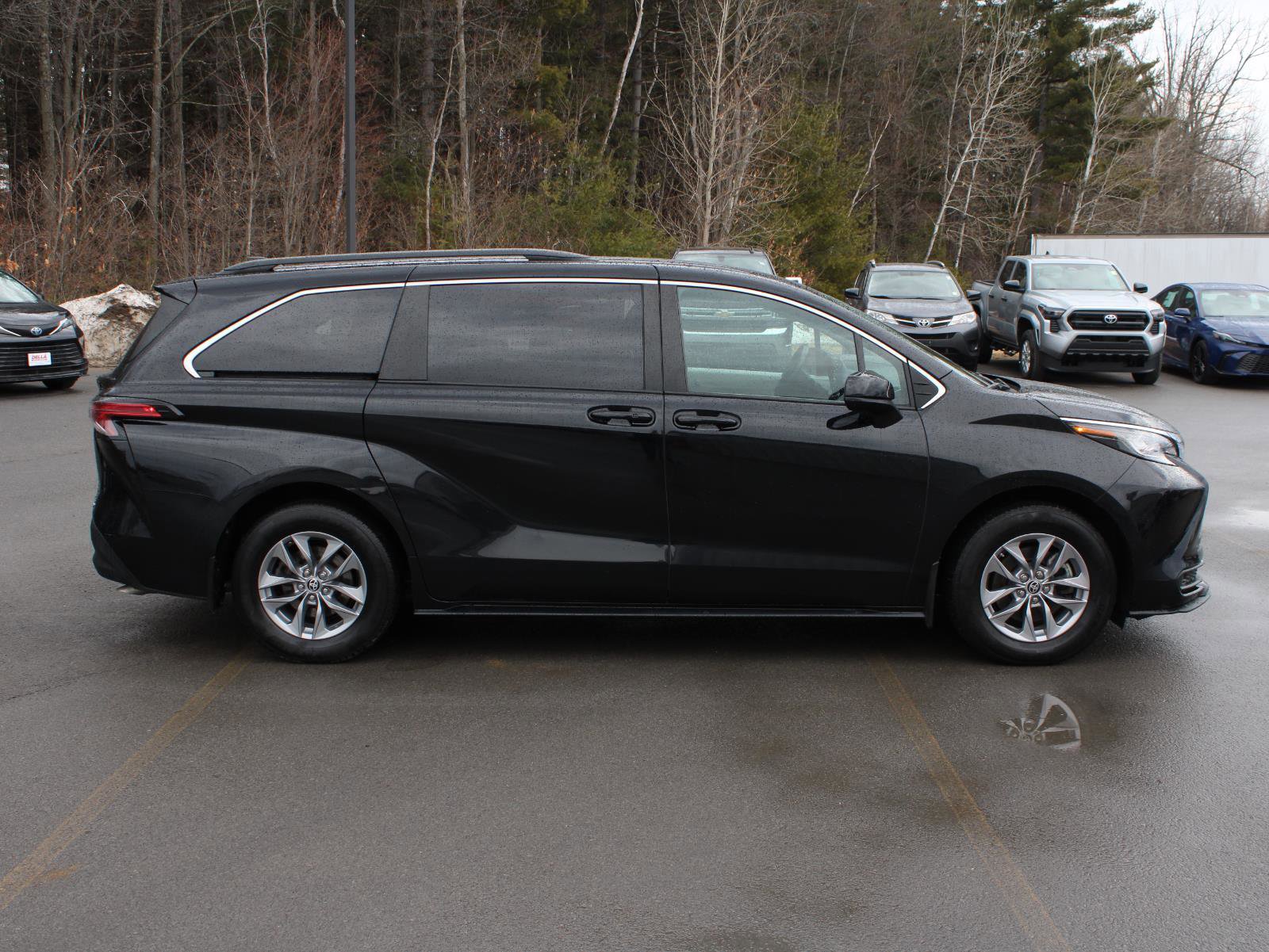 Used 2022 Toyota Sienna LE image 5