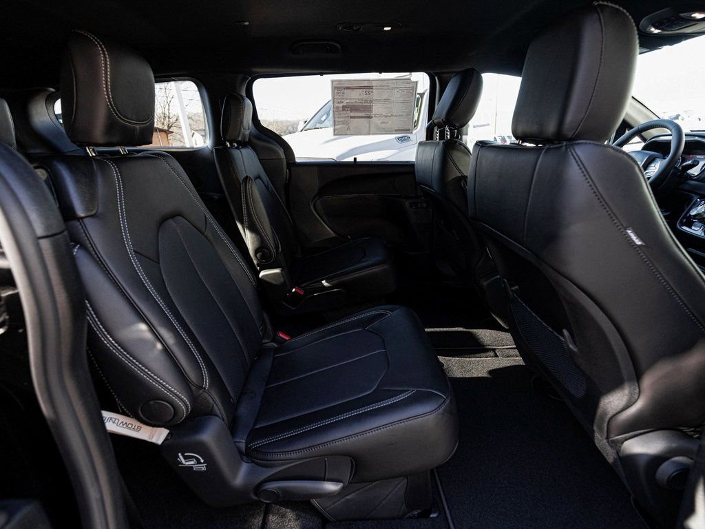 New 2026 Chrysler Voyager LX image 26