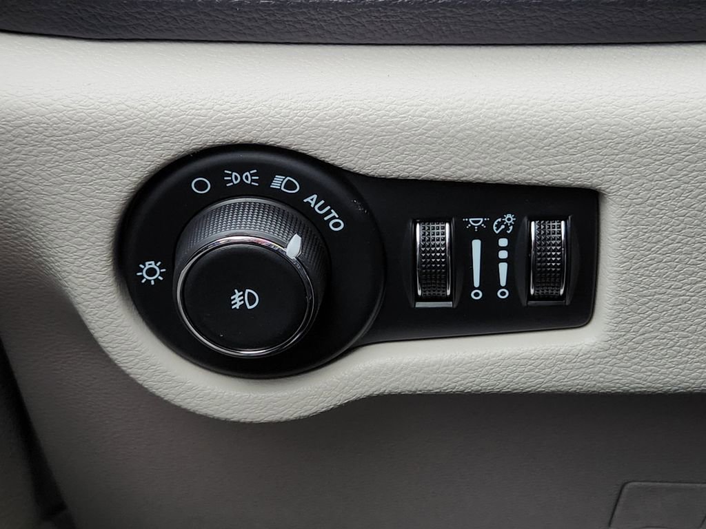 Used 2024 Chrysler Pacifica Limited image 28