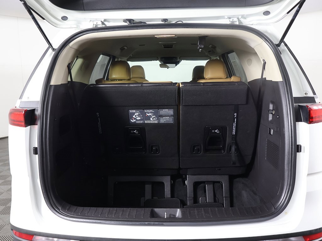 Used 2023 Kia Carnival EX image 19