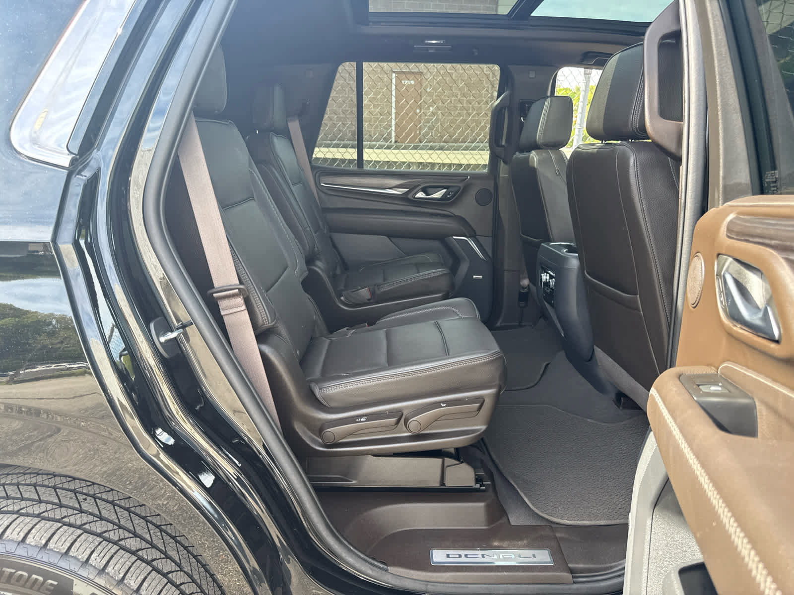 Used 2023 GMC Yukon Denali AWD/4WD image 32