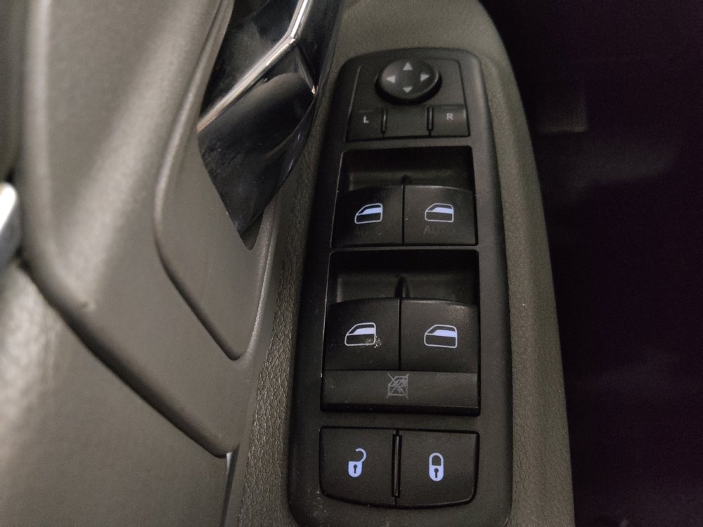 Used 2019 RAM 1500 Classic SLT RWD image 27