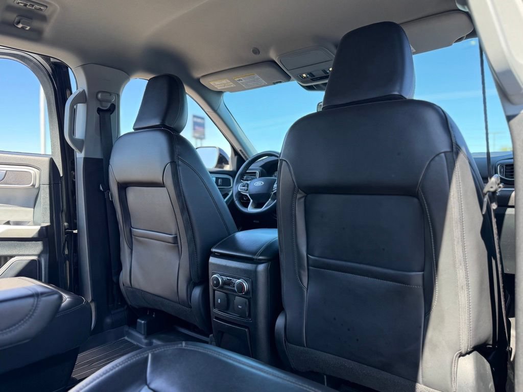 Used 2024 Ford Explorer XLT w/ Equipment Group 202A AWD/4WD image 17