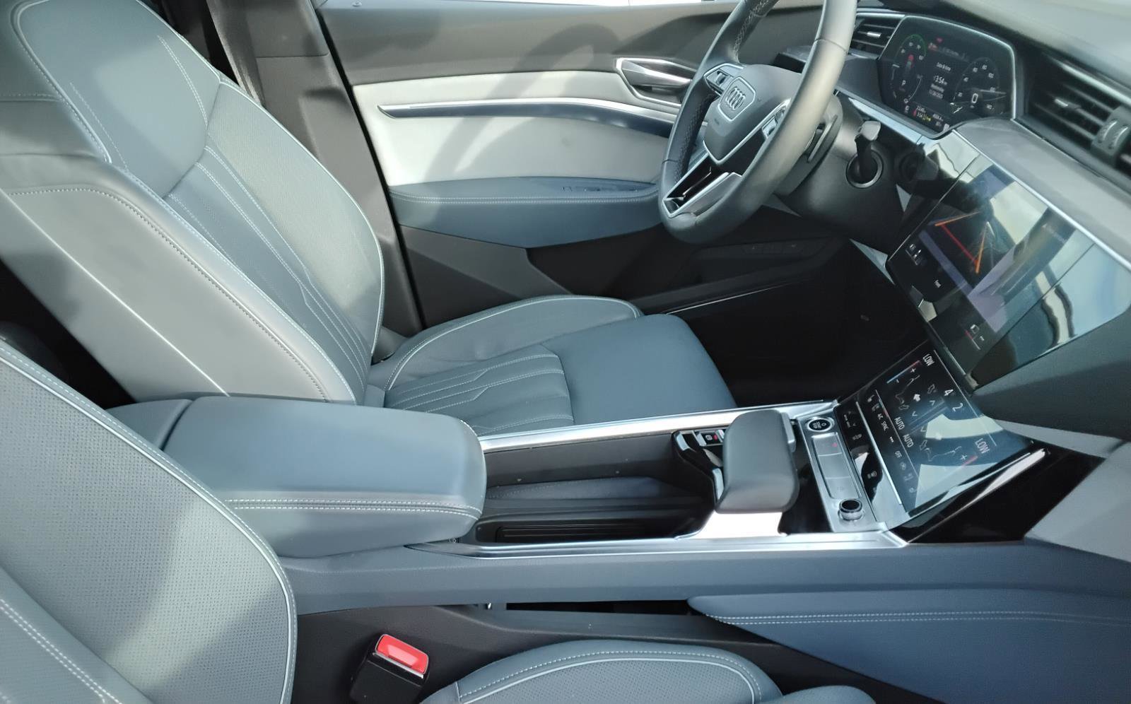 Used 2023 Audi e-tron Prestige w/ Prestige Package image 30