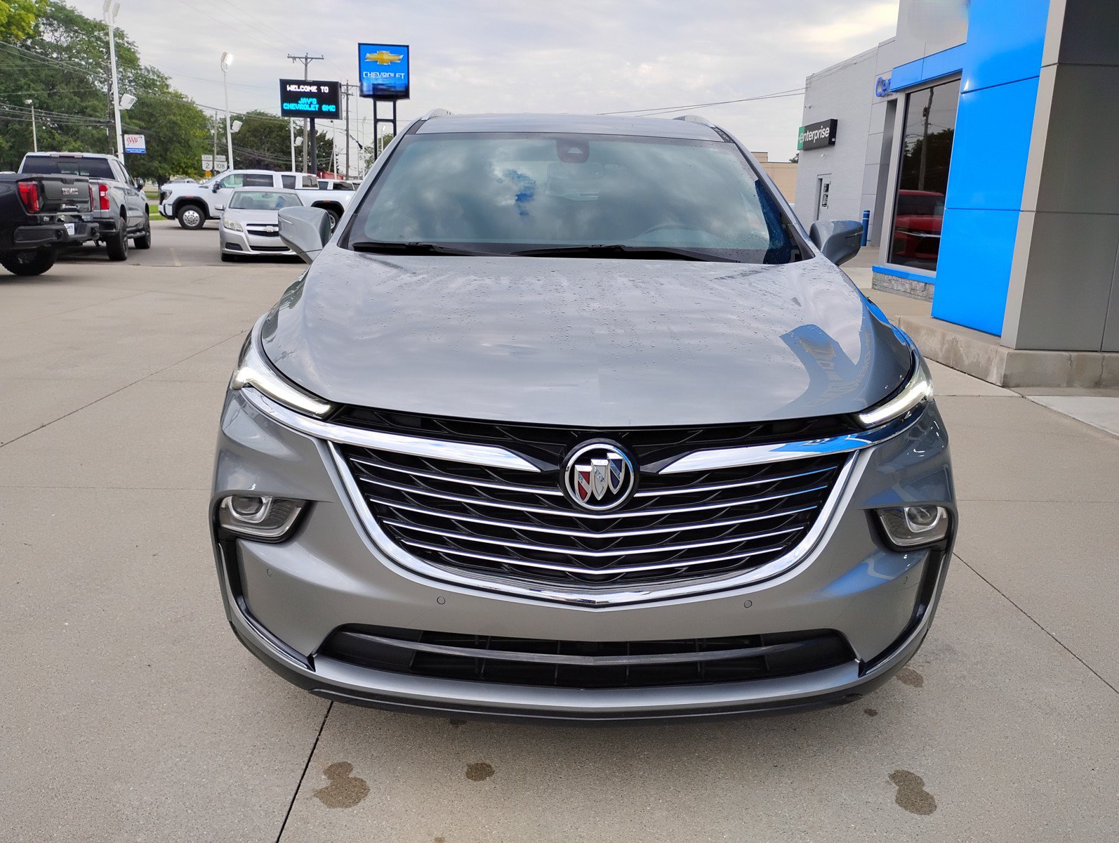 Used 2023 Buick Enclave Essence AWD/4WD image 2