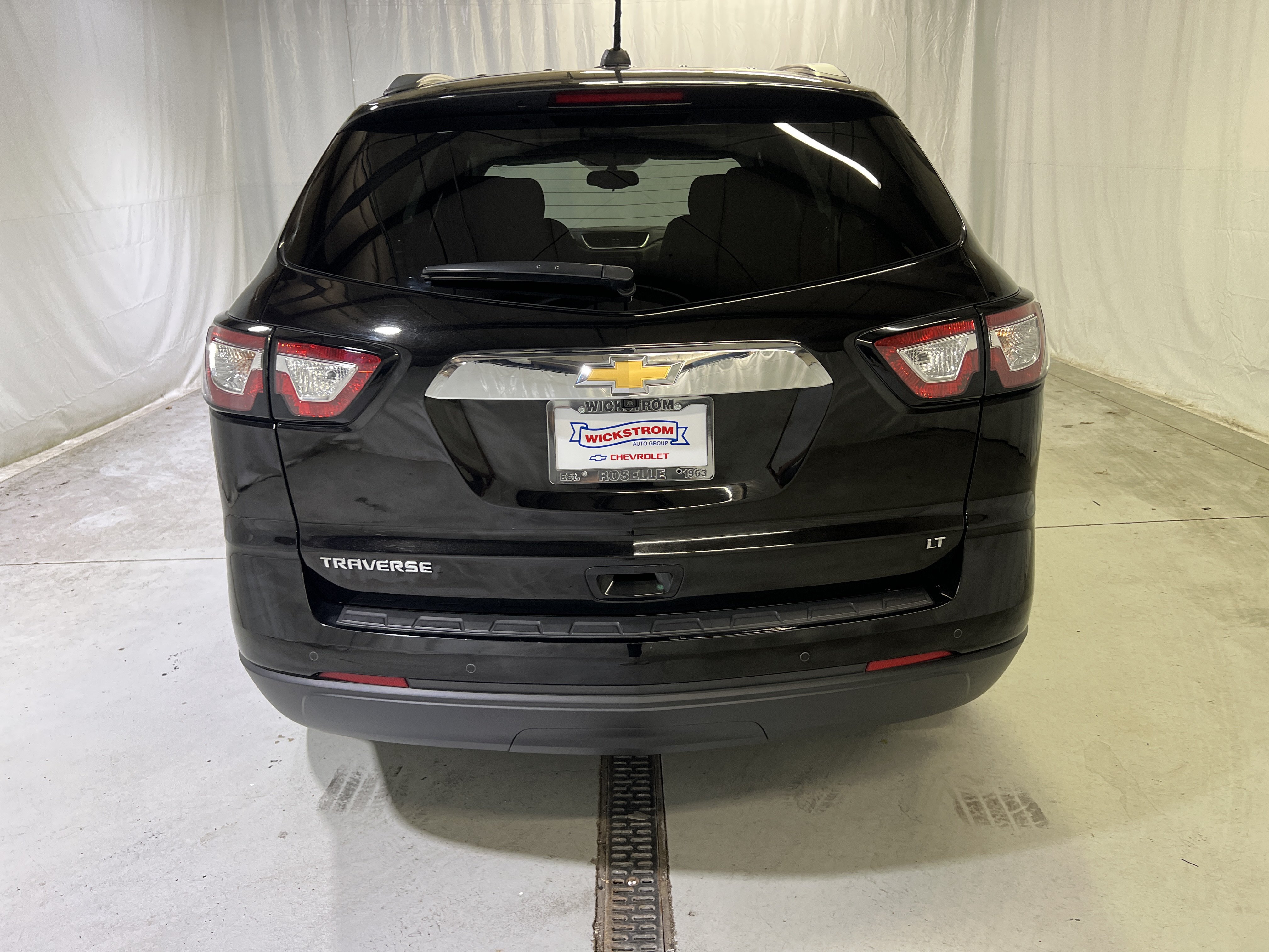 Used 2017 Chevrolet Traverse LT w/ Style and Technology Package FWD image 9