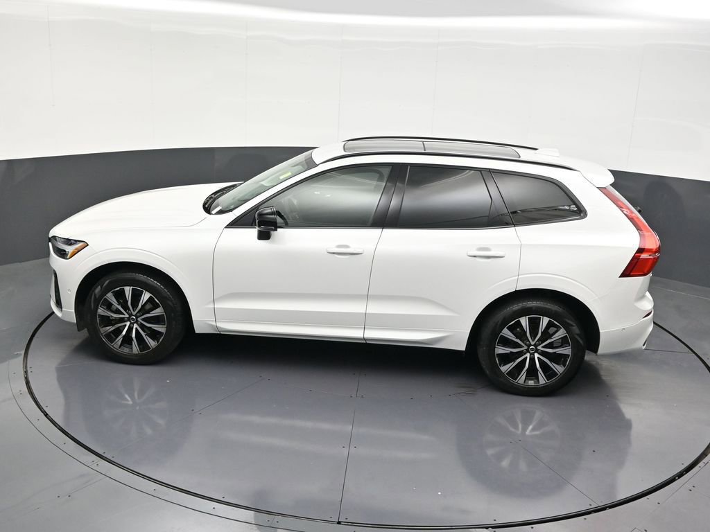Used 2024 Volvo XC60 B5 Plus image 19