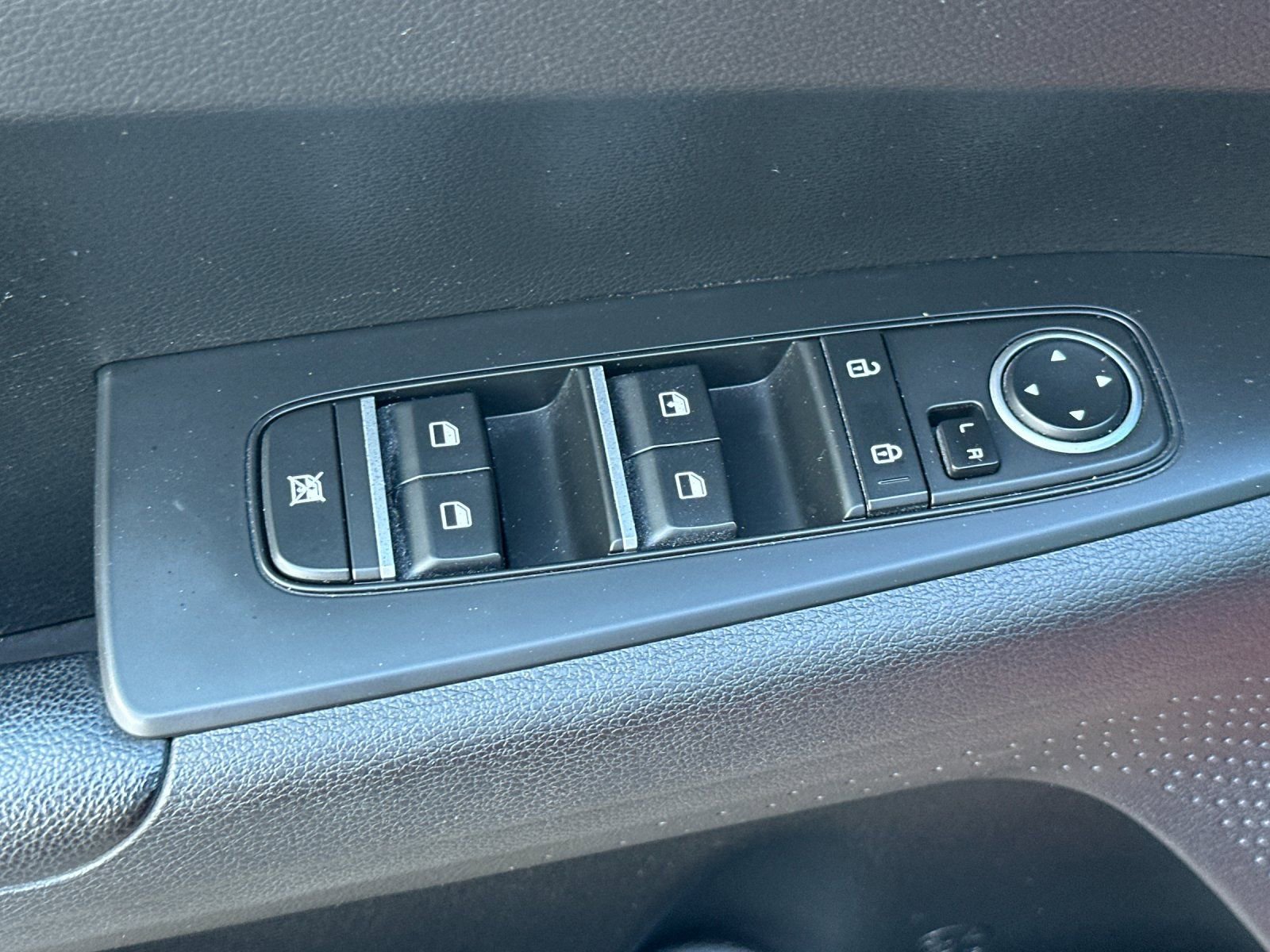 Used 2023 Kia Forte LXS image 12