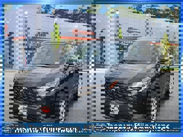 Used 2024 Toyota Corolla Cross L AWD/4WD image 4