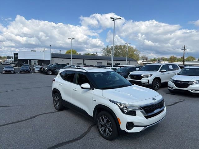 Used 2021 Kia Seltos EX image 12