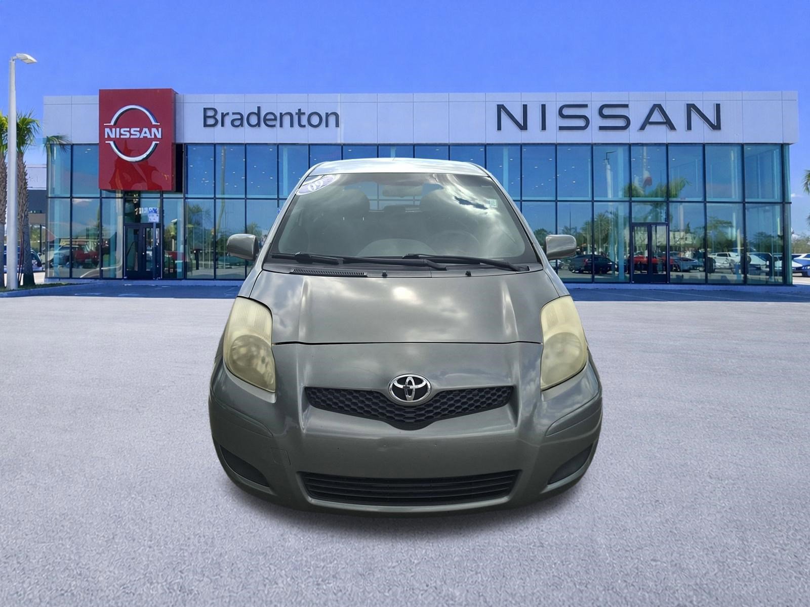 Used 2009 Toyota Yaris 2-Door Hatchback FWD image 2