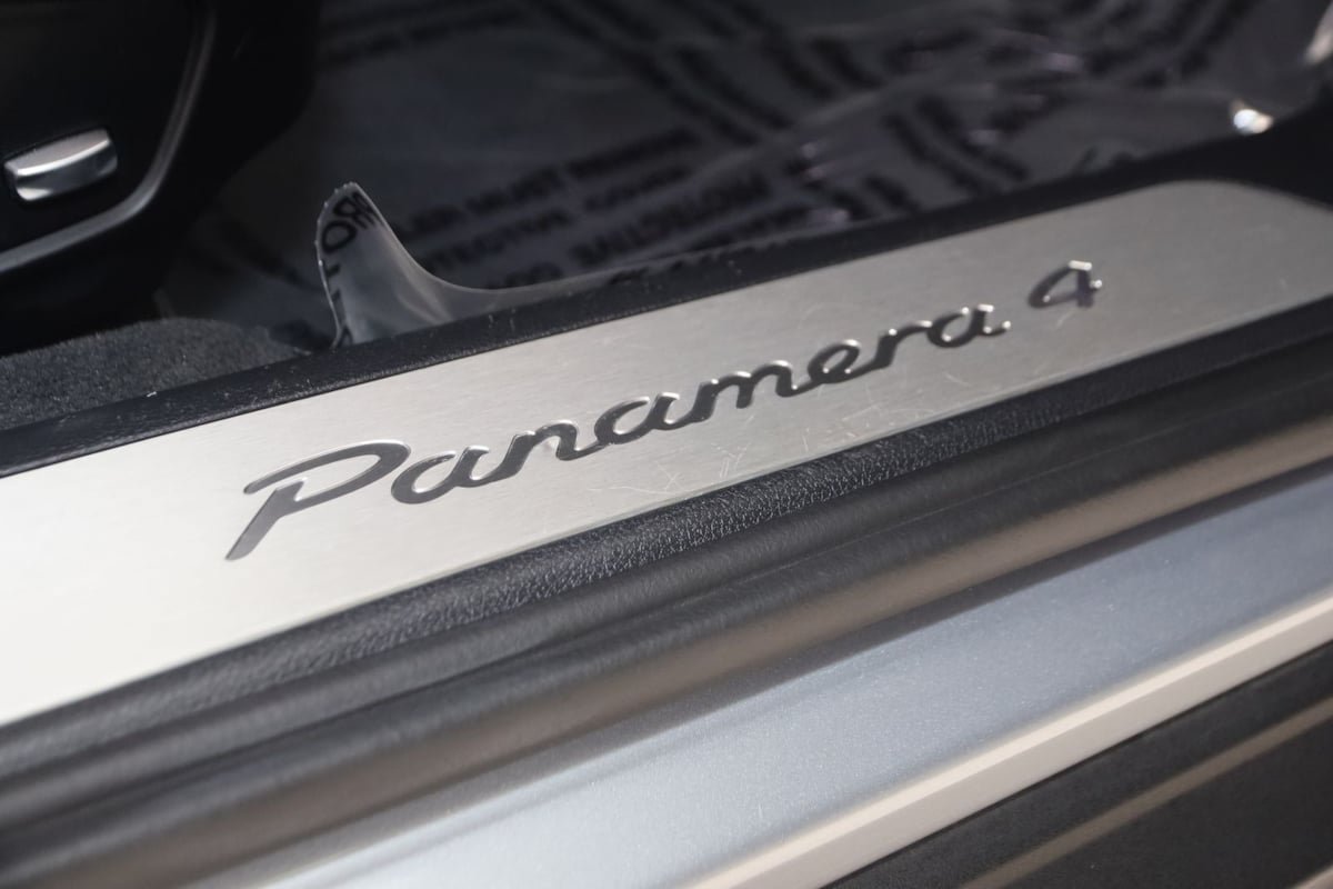 Used 2018 Porsche Panamera 4 AWD/4WD image 15