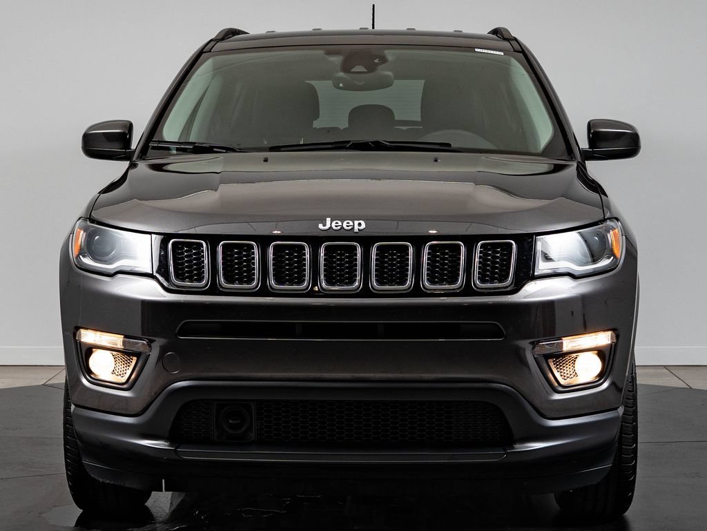 Used 2018 Jeep Compass Latitude w/ Popular Equipment Group AWD/4WD image 2