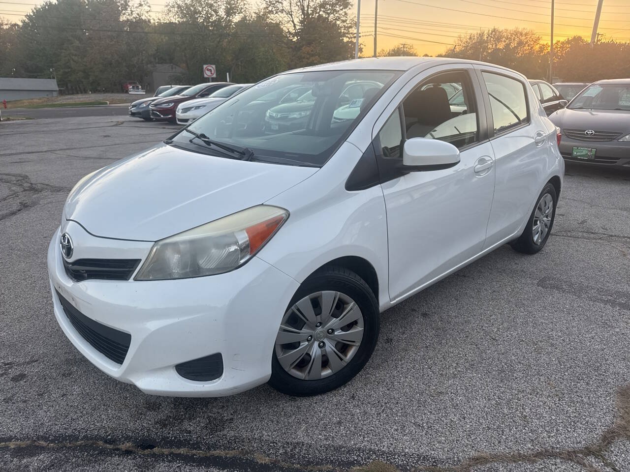 Used 2012 Toyota Yaris L FWD image 4