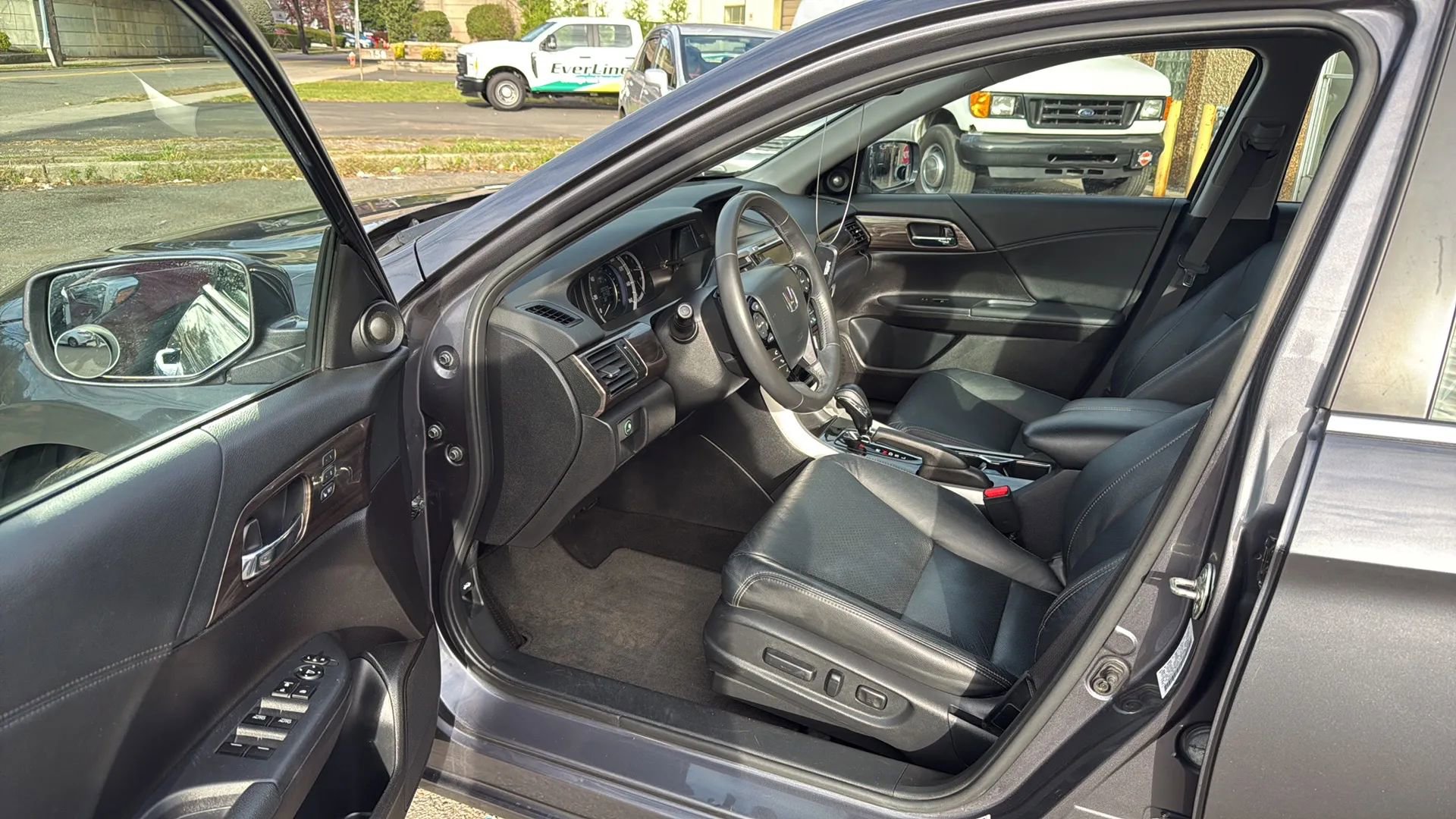 Used 2017 Honda Accord EX-L image 23