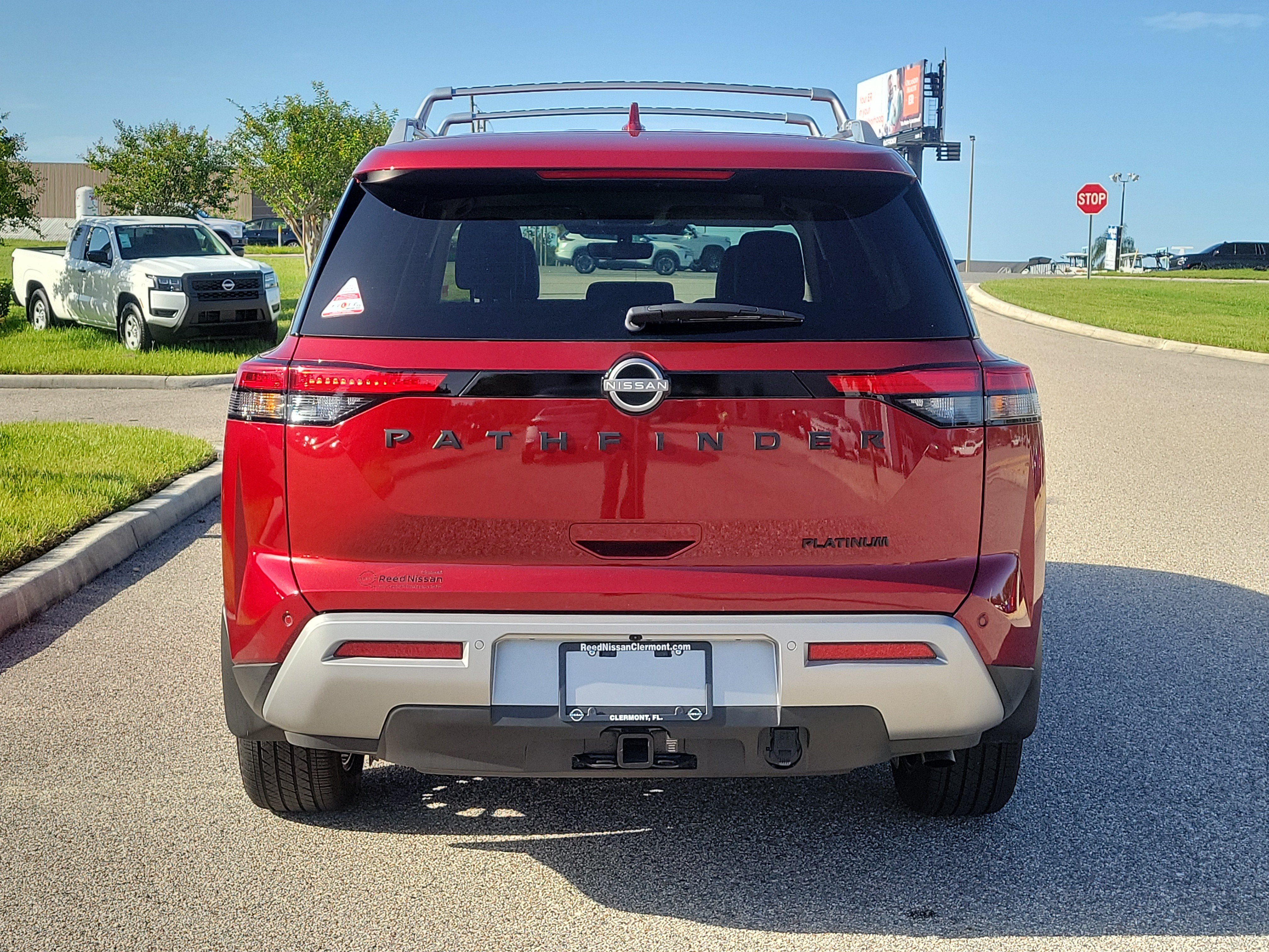 Certified 2025 Nissan Pathfinder Platinum w/ Black Appearance Package FWD image 7