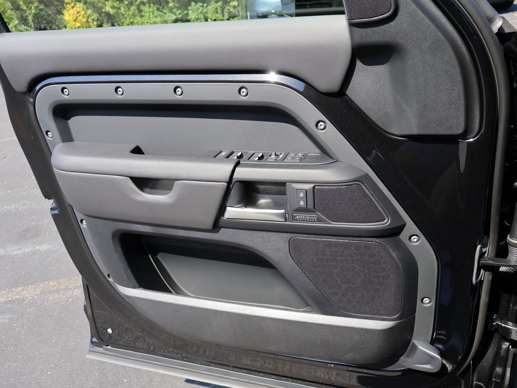 New 2026 Land Rover Defender 130 X-Dynamic SE AWD/4WD image 37