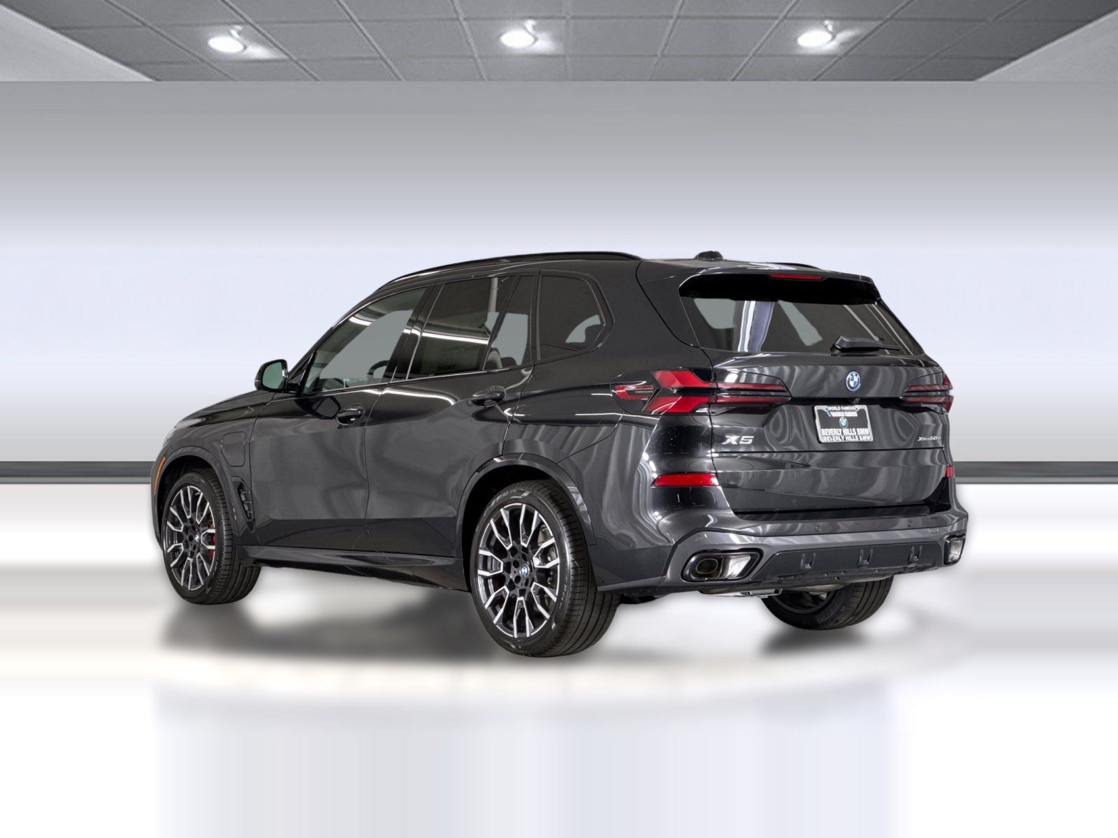 Used 2026 BMW X5 xDrive50e w/ M Sport Package AWD/4WD image 3
