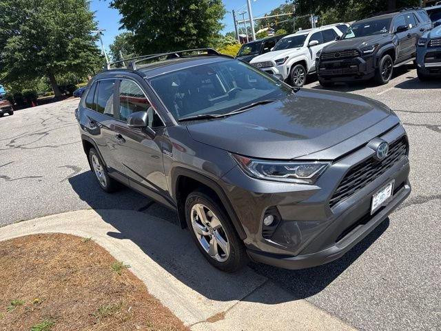 Used 2021 Toyota RAV4 XLE Premium AWD/4WD image 5