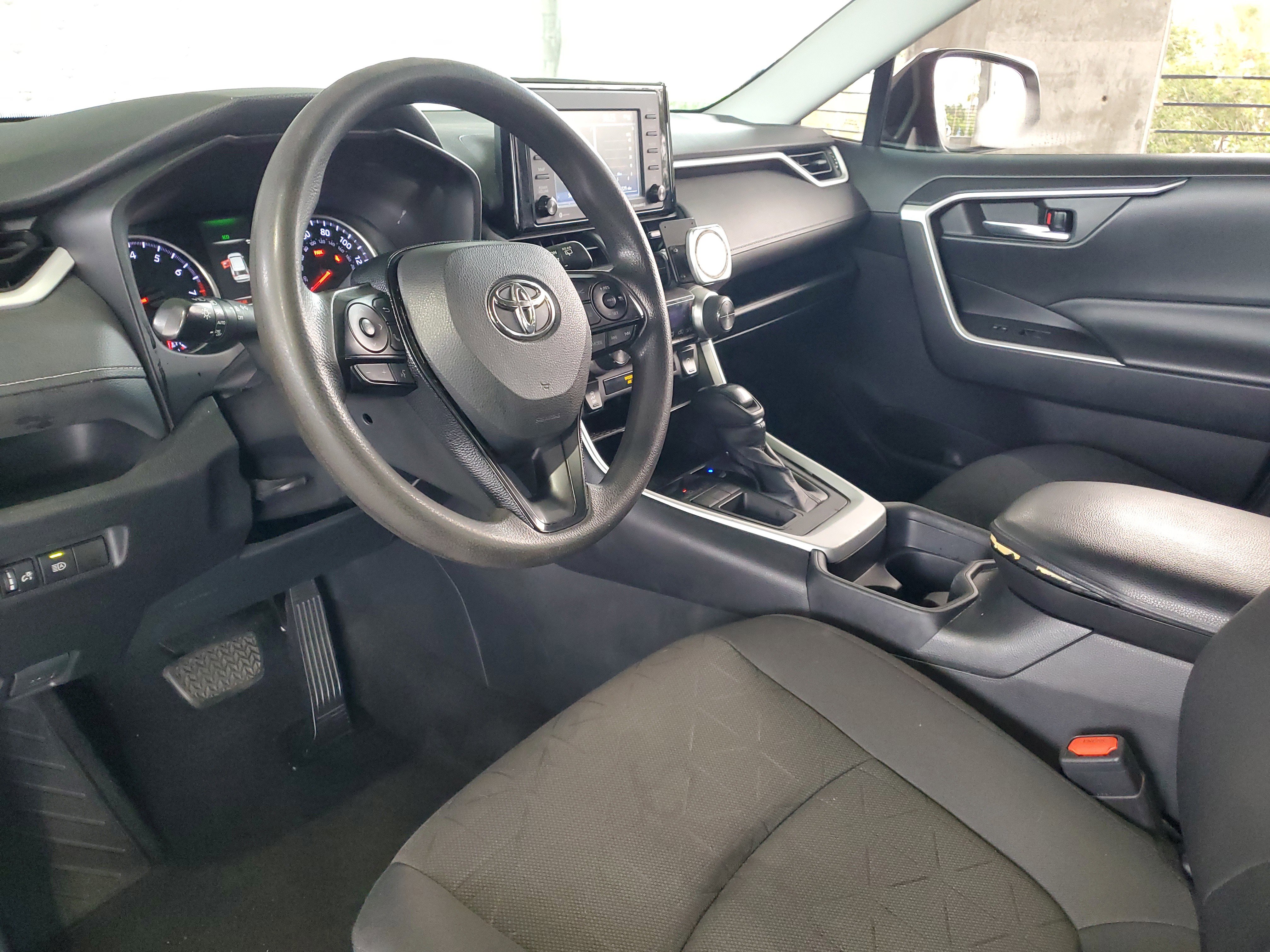 Used 2021 Toyota RAV4 XLE FWD image 16