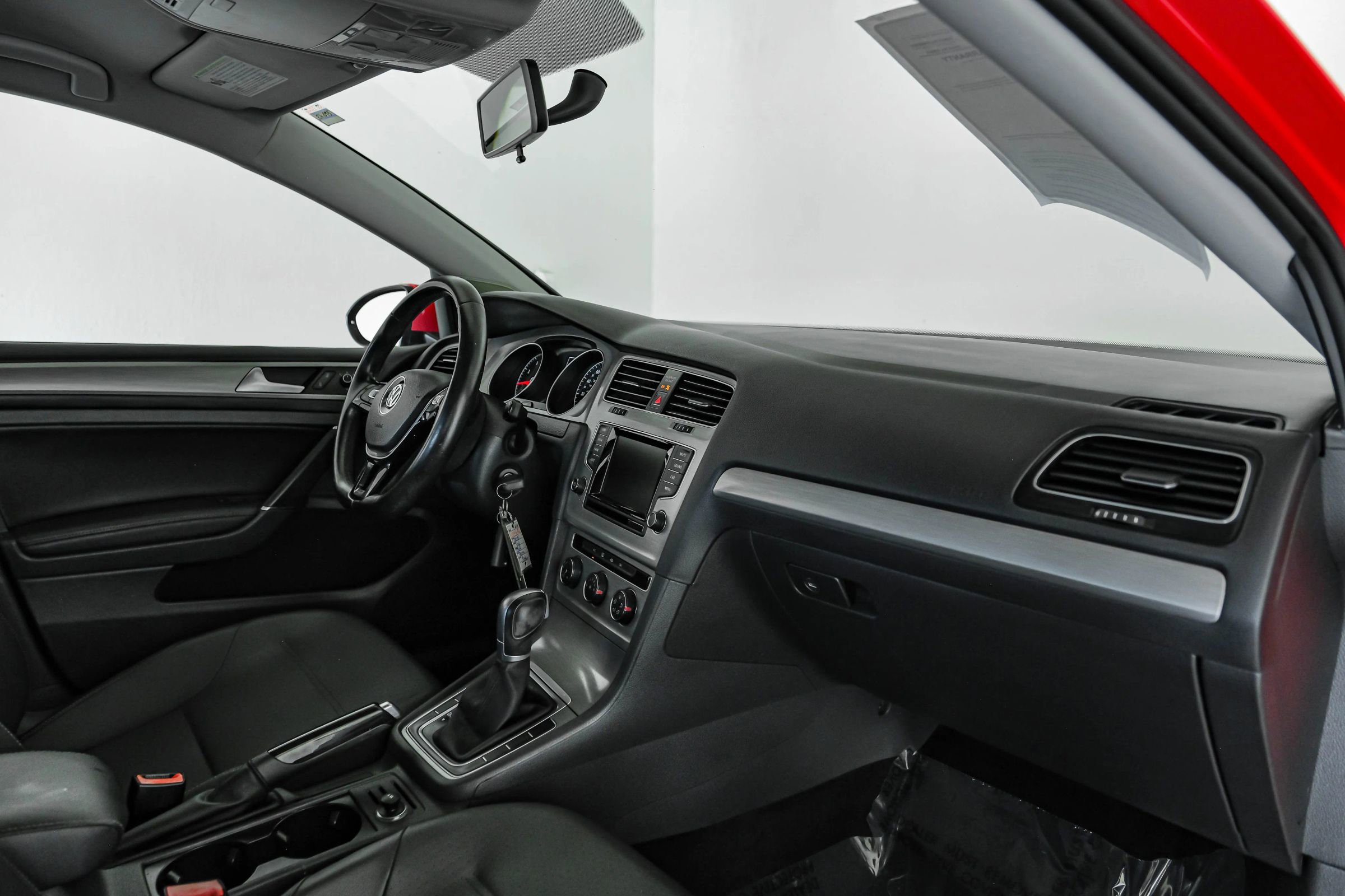 Used 2015 Volkswagen Golf SE image 11