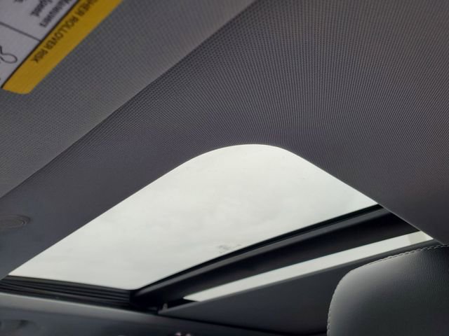 Used 2022 Ford Explorer XLT w/ Equipment Group 202A image 6