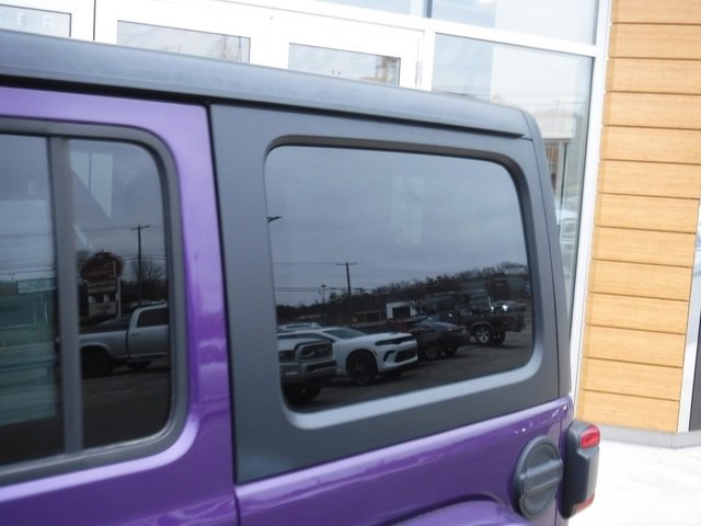 Used 2023 Jeep Wrangler Unlimited Sahara w/ Cold Weather Group image 8