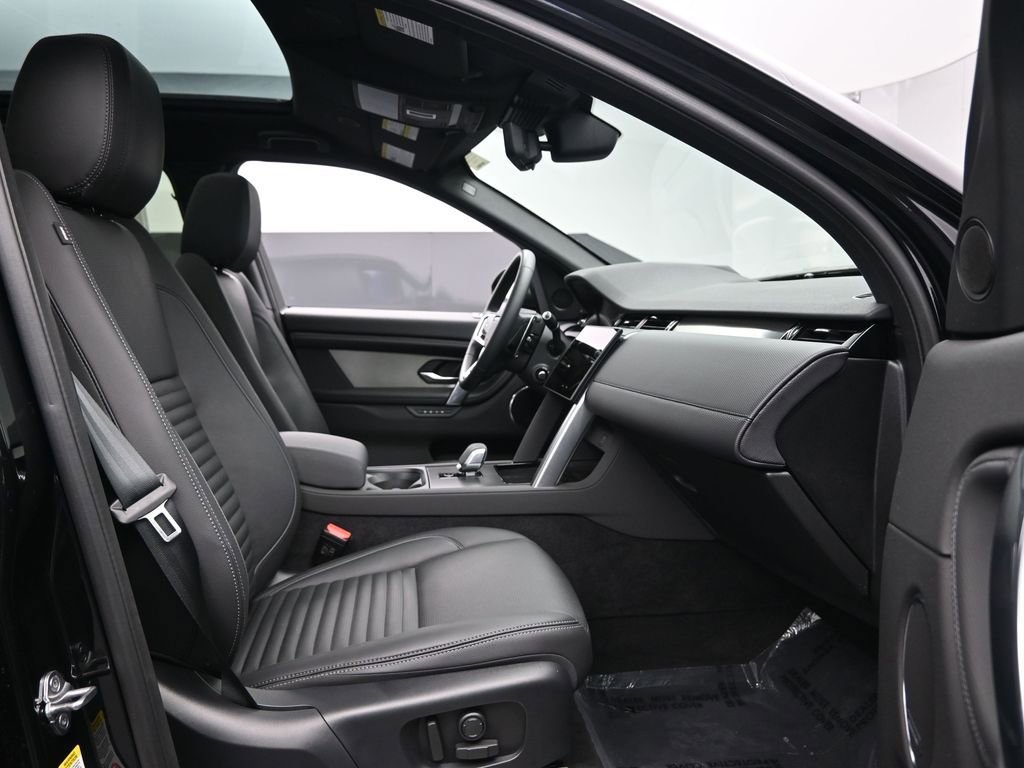 Used 2025 Land Rover Discovery Sport Dynamic SE image 27