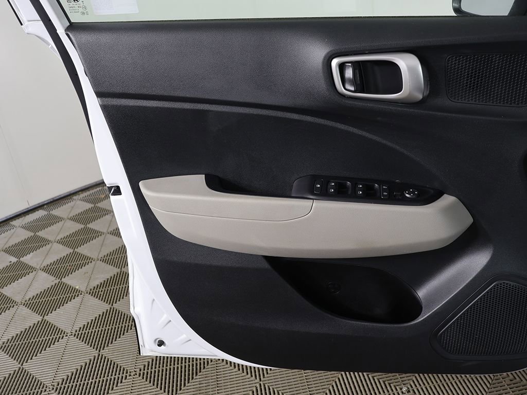 Certified 2024 Hyundai Venue SEL FWD image 20