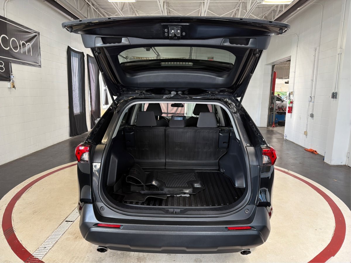 Used 2021 Toyota RAV4 XLE w/ XLE Grade Weather Package AWD/4WD image 12