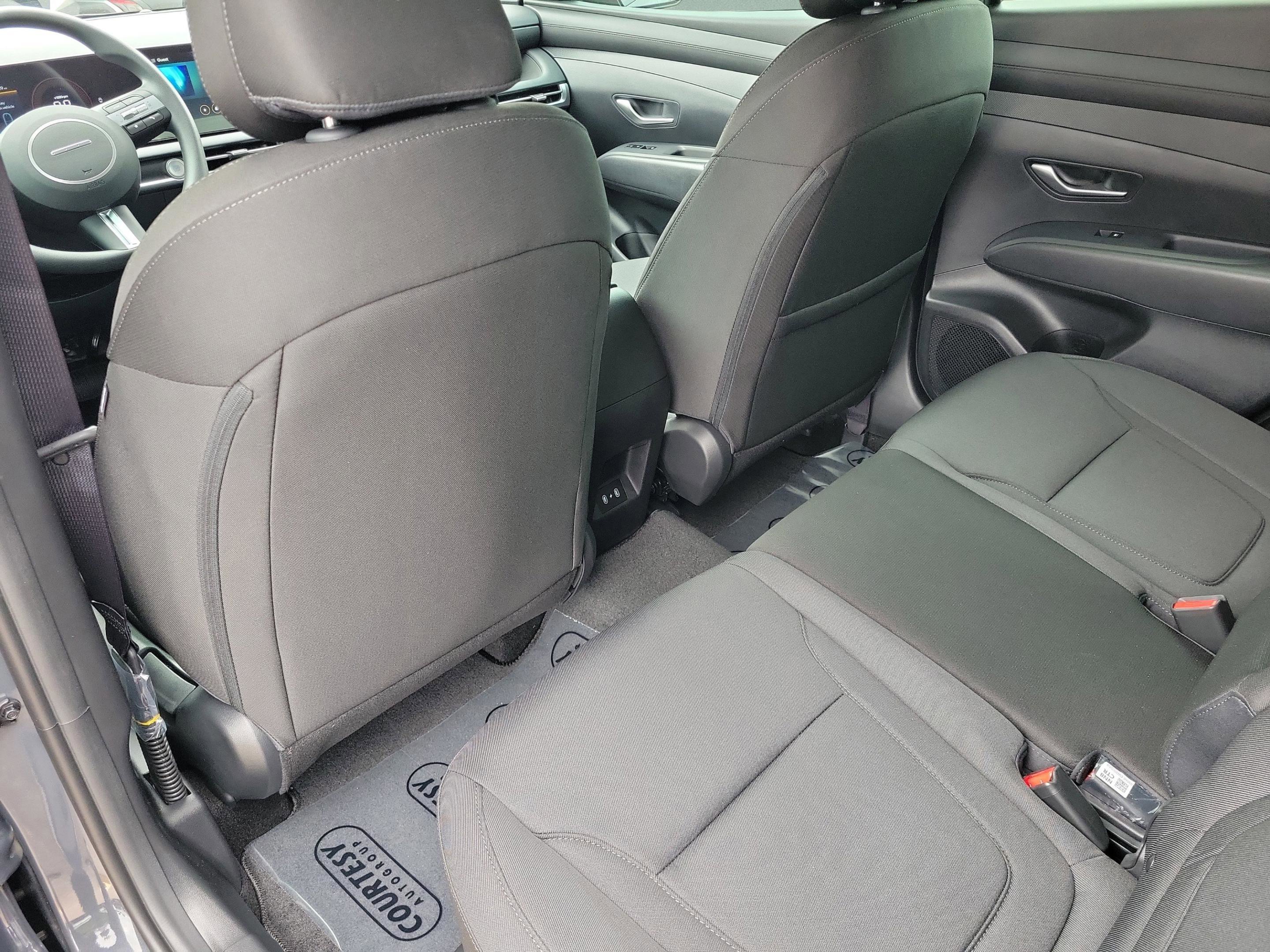 New 2026 Hyundai Tucson SE image 8