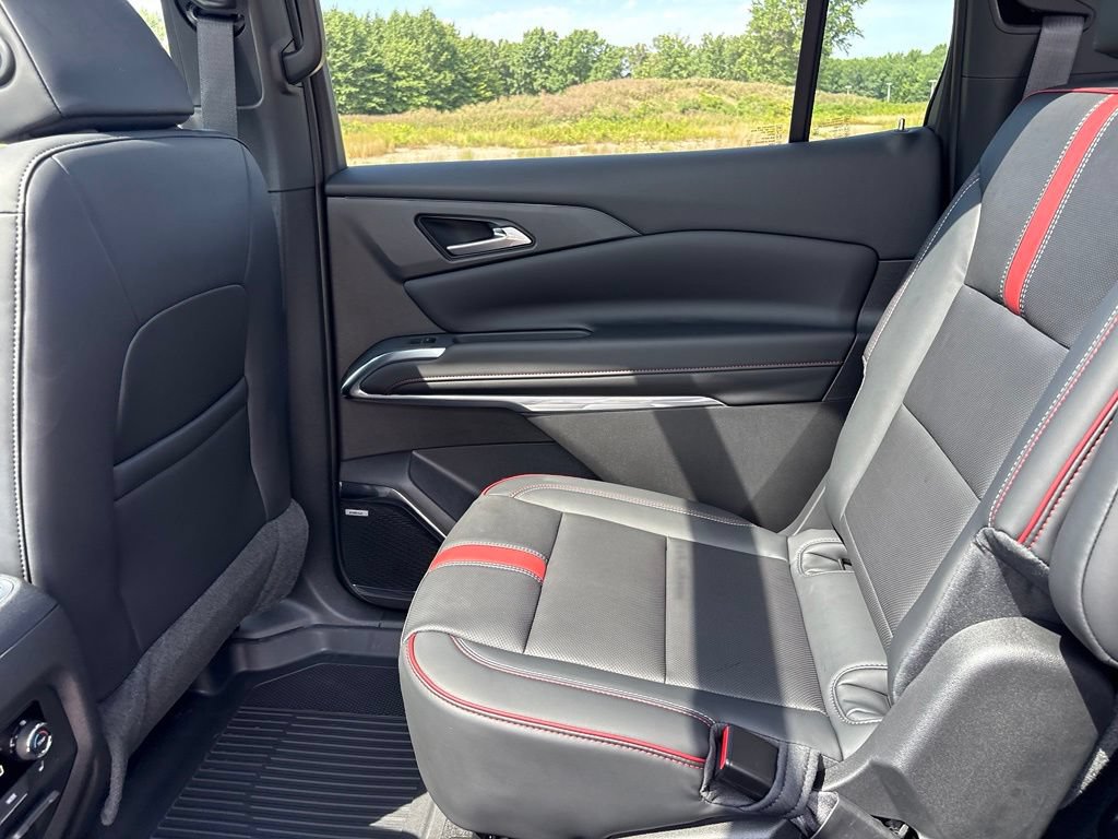 New 2027 Chevrolet Traverse RS w/ LPO, Floor Liner Package AWD/4WD image 57