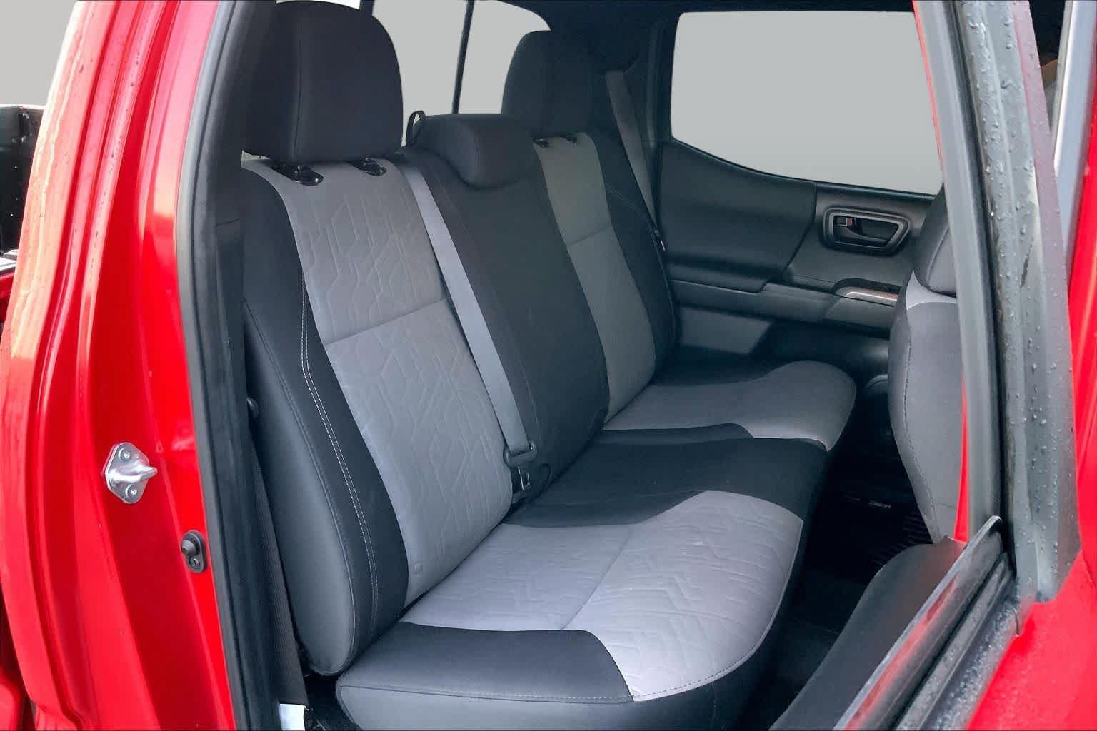 Used 2022 Toyota Tacoma TRD Off-Road w/ Technology Package AWD/4WD image 18