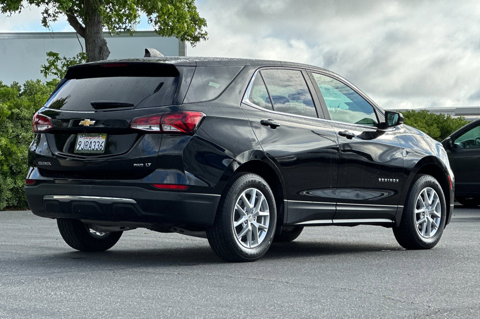 Used 2023 Chevrolet Equinox LT w/ Driver Convenience Package AWD/4WD image 4