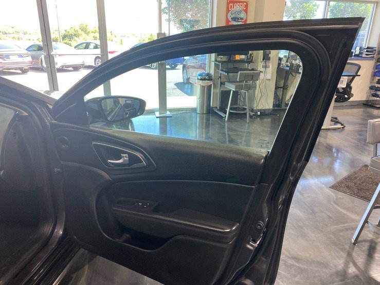 Used 2016 Chrysler 200 Limited FWD image 21