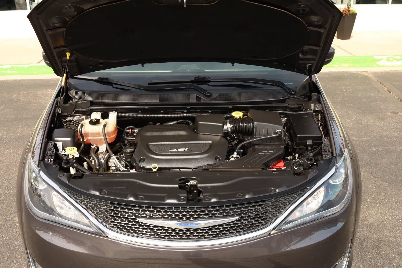 Used 2018 Chrysler Pacifica Touring-L FWD image 64