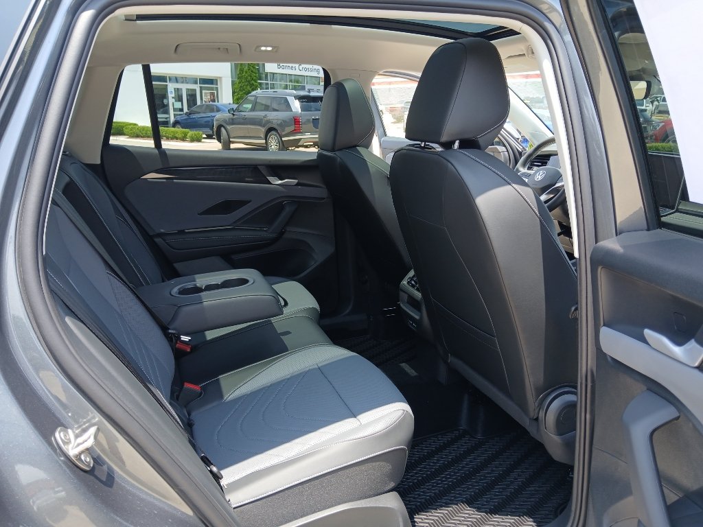 New 2026 Volkswagen Tiguan SE FWD image 22