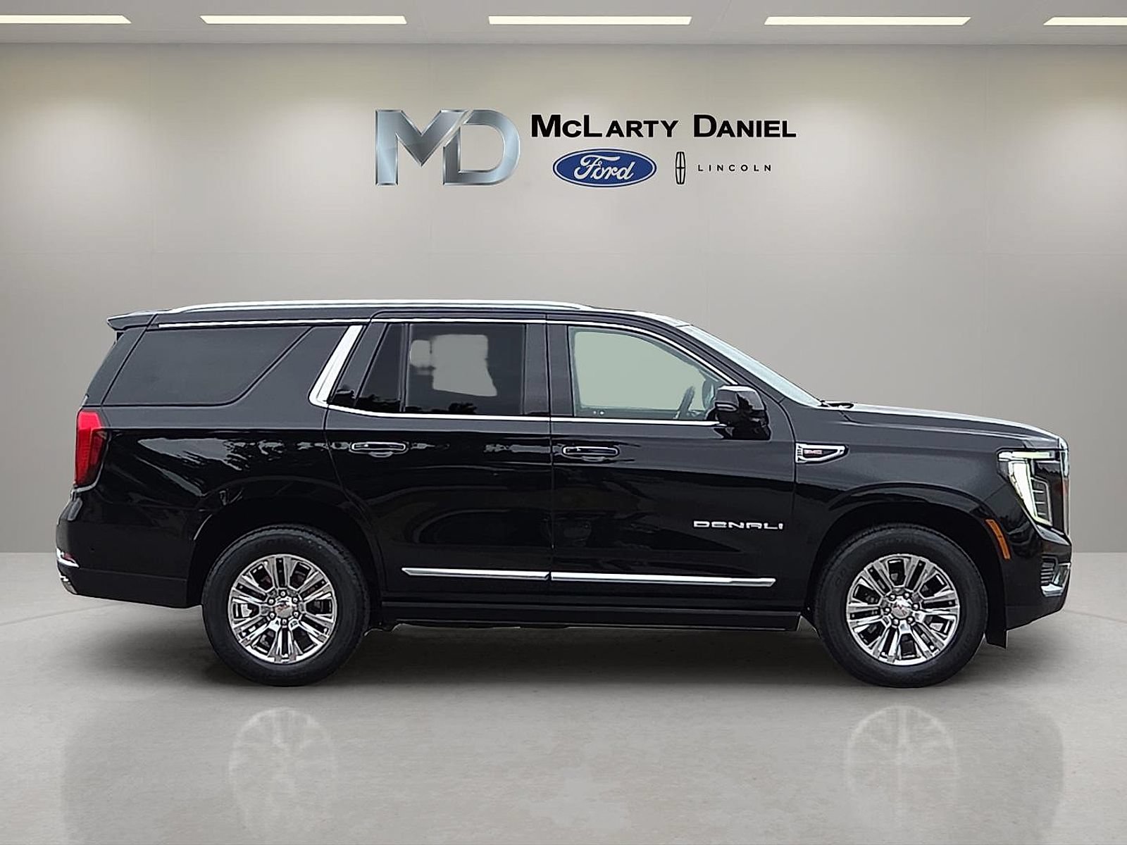 Used 2025 GMC Yukon Denali w/ Sun & Power Step Package AWD/4WD image 6
