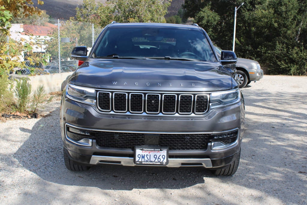 Used 2023 Jeep Wagoneer Series III w/ Premium Group I AWD/4WD image 2