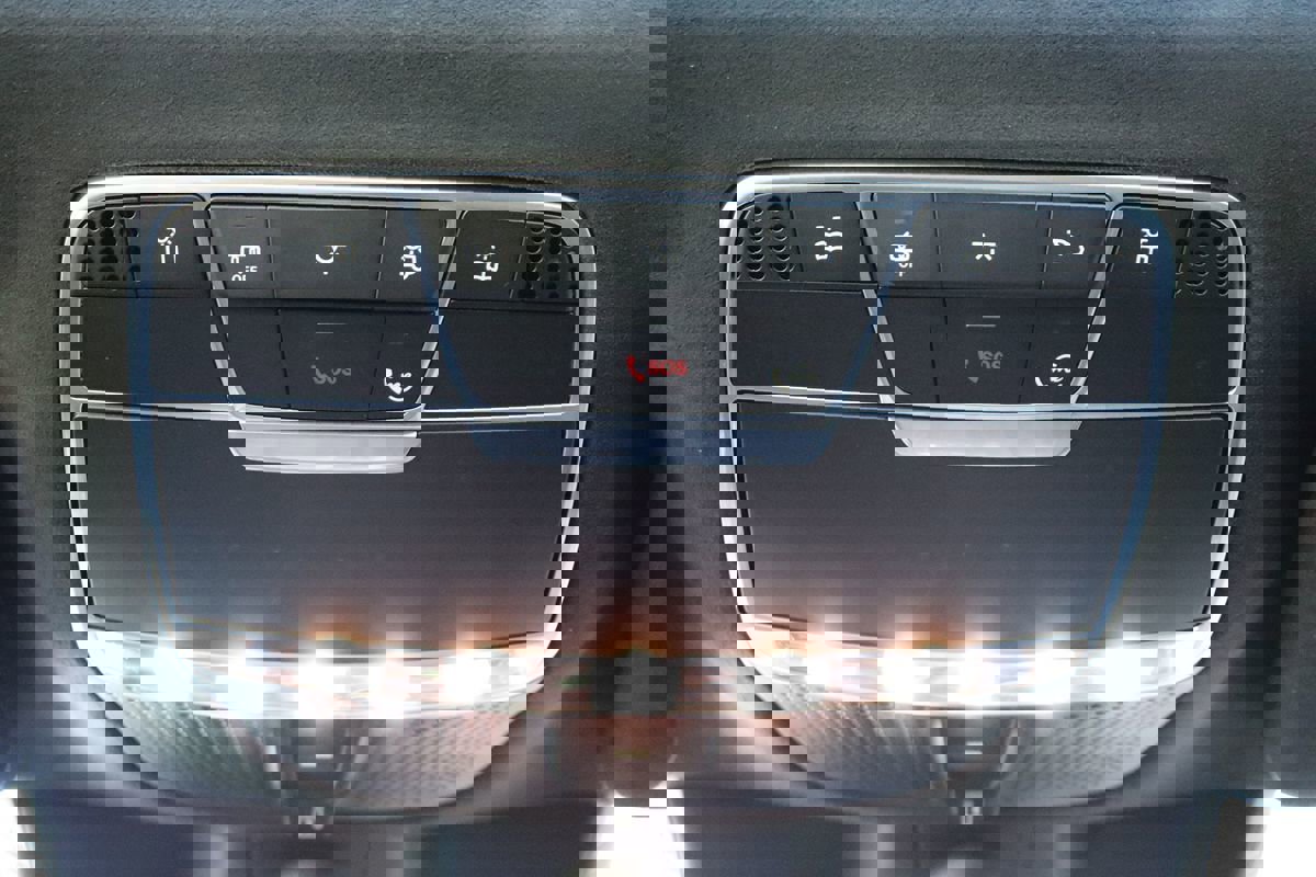 Used 2019 Mercedes-Benz S 560 Sedan w/ AMG Line Exterior image 34