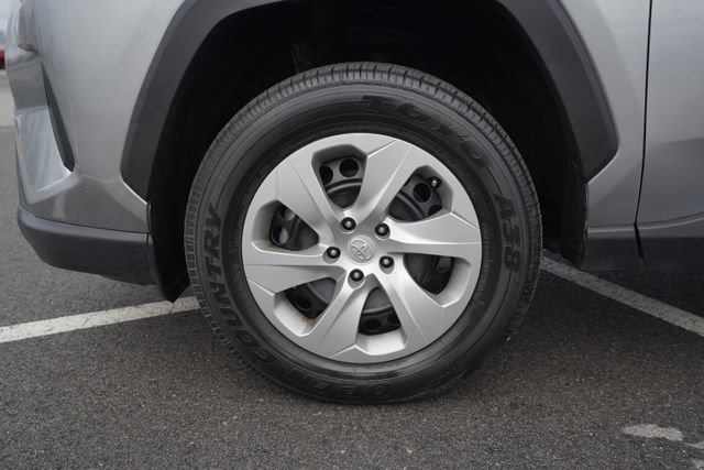 Used 2022 Toyota RAV4 LE image 10