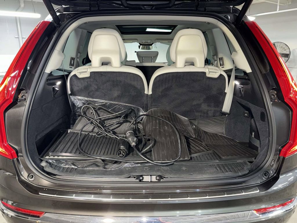 Used 2024 Volvo XC90 T8 Plus w/ Protection Package Premier AWD/4WD image 18