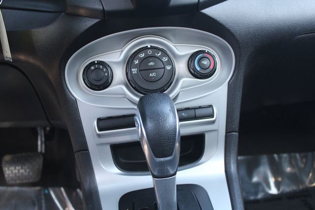 Used 2014 Ford Fiesta SE image 24