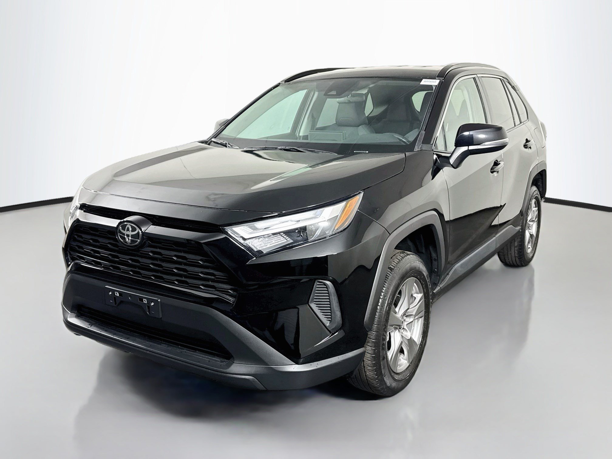 Used 2025 Toyota RAV4 XLE AWD/4WD image 4