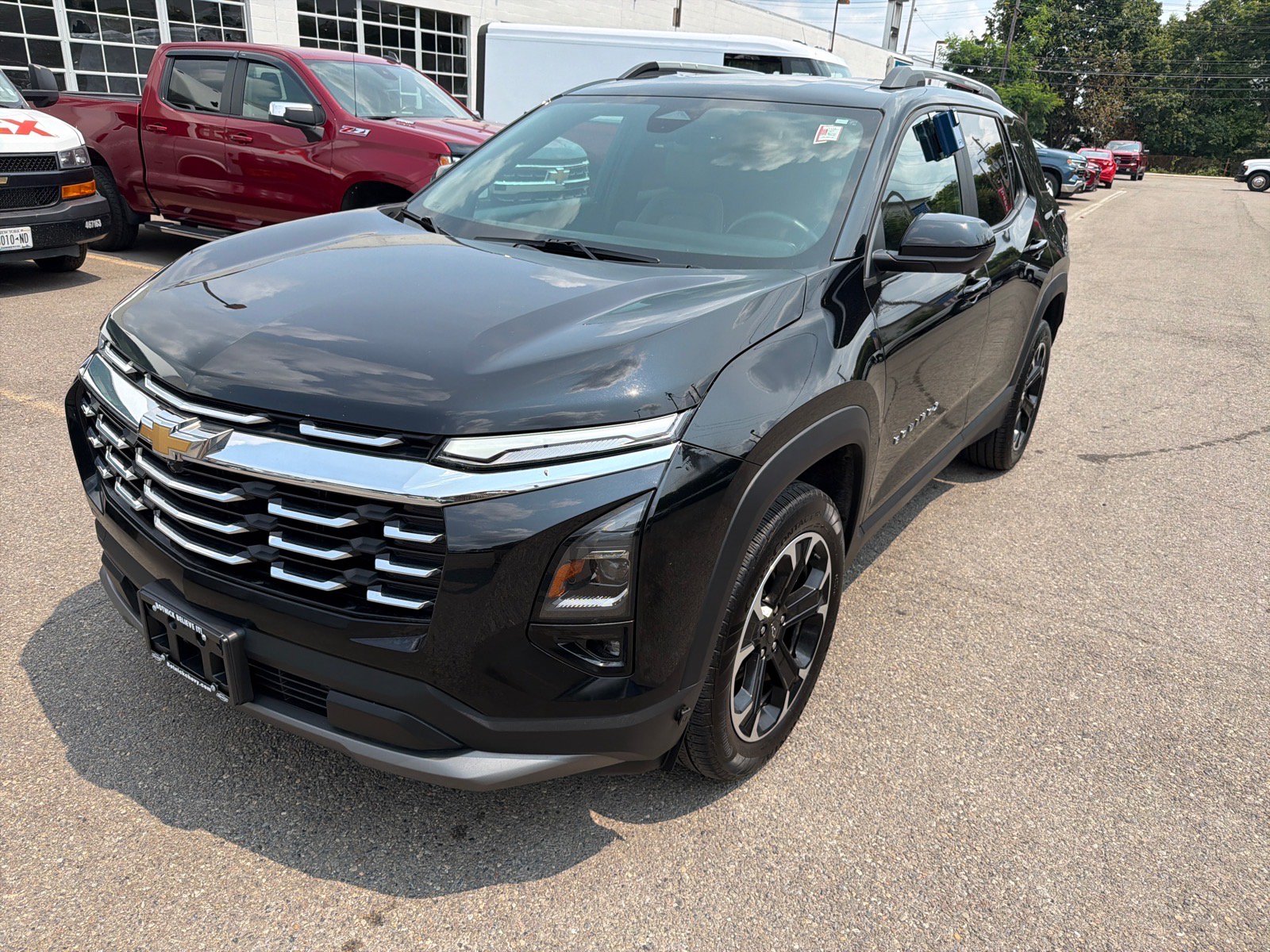Used 2025 Chevrolet Equinox LT w/ Convenience Package II AWD/4WD image 3