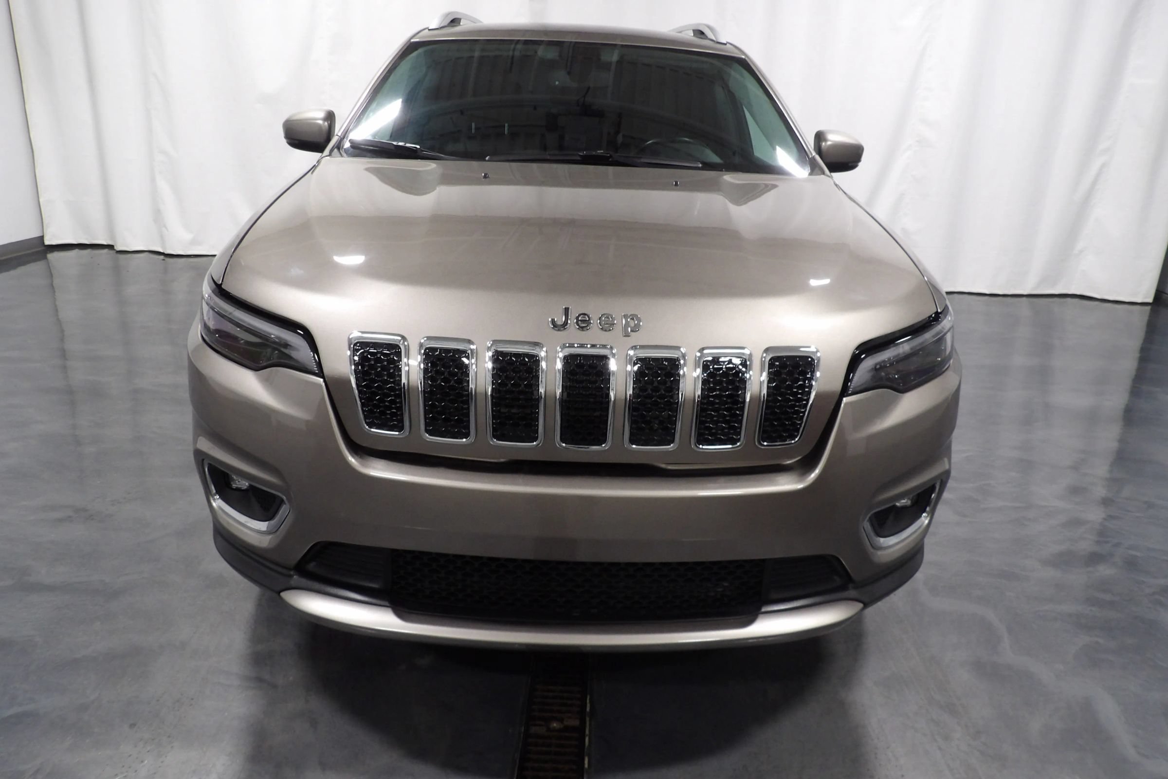 Used 2019 Jeep Cherokee Limited AWD/4WD image 3