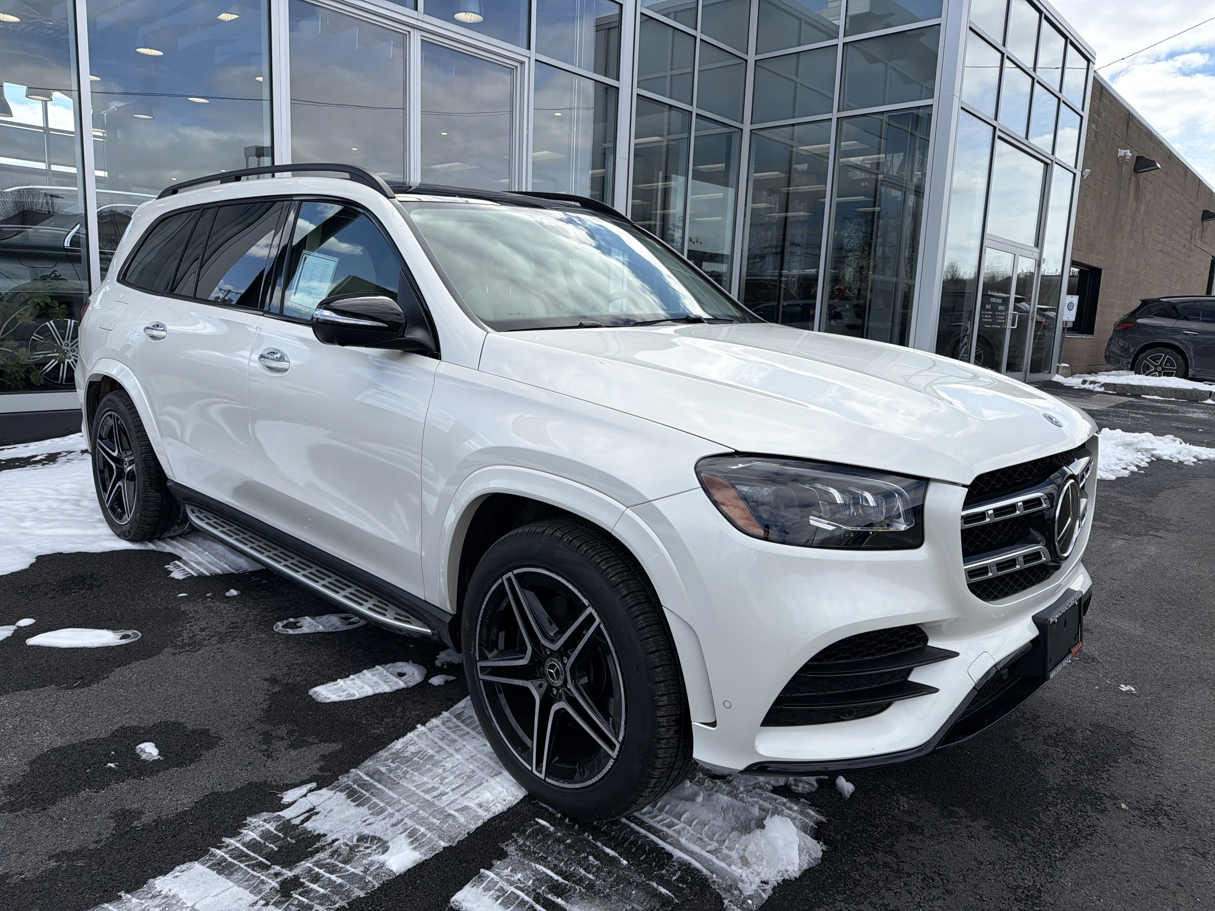 Used 2022 Mercedes-Benz GLS 450 4MATIC image 2