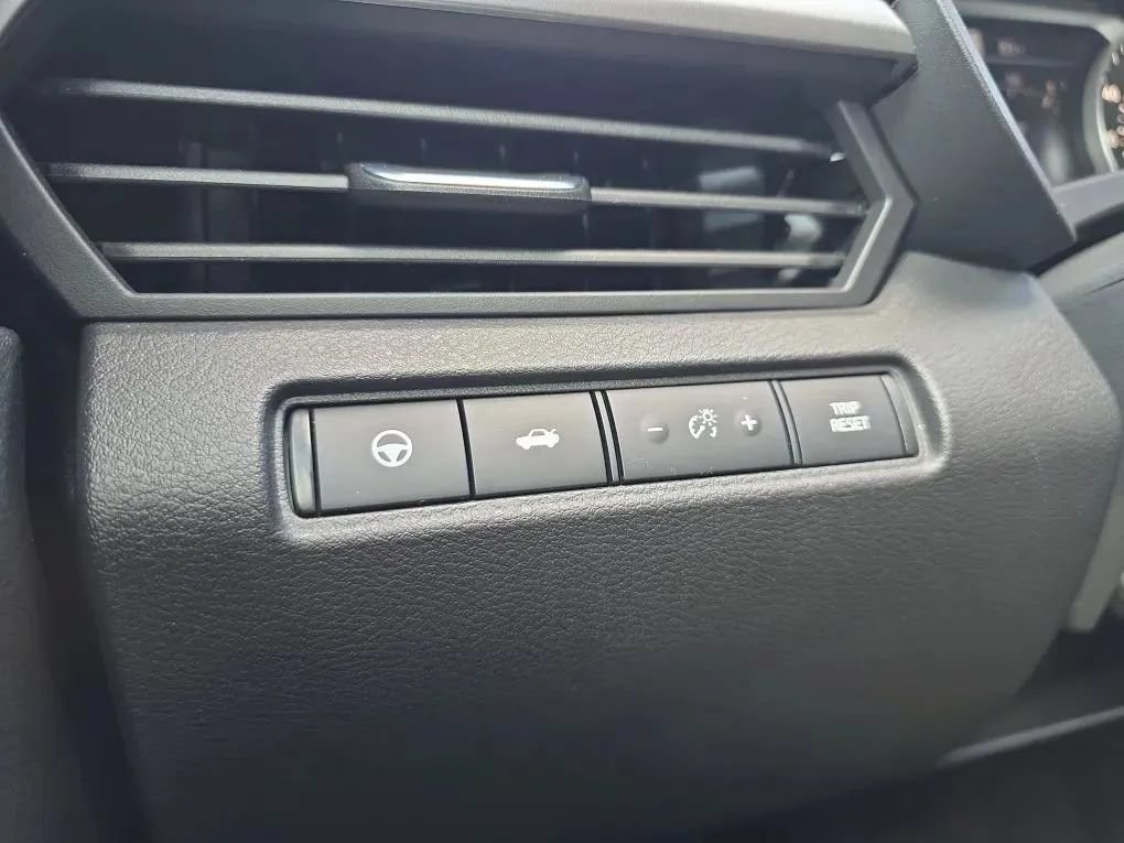 Used 2024 Nissan Altima 2.5 SV w/ SV Premium Package FWD image 22