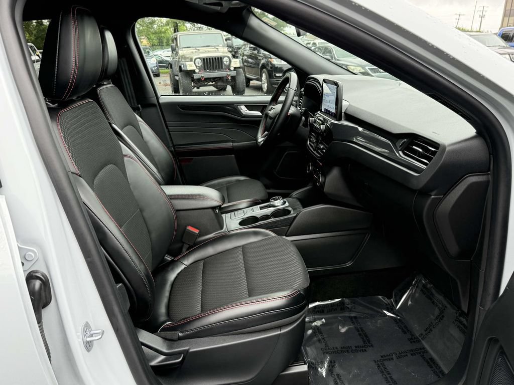 Used 2025 Ford Escape ST-Line AWD/4WD image 19